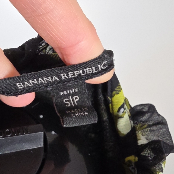 Banana Republic β Sheer Floral Ruffle-Neck Blouse - Small - Picture 2 of 11